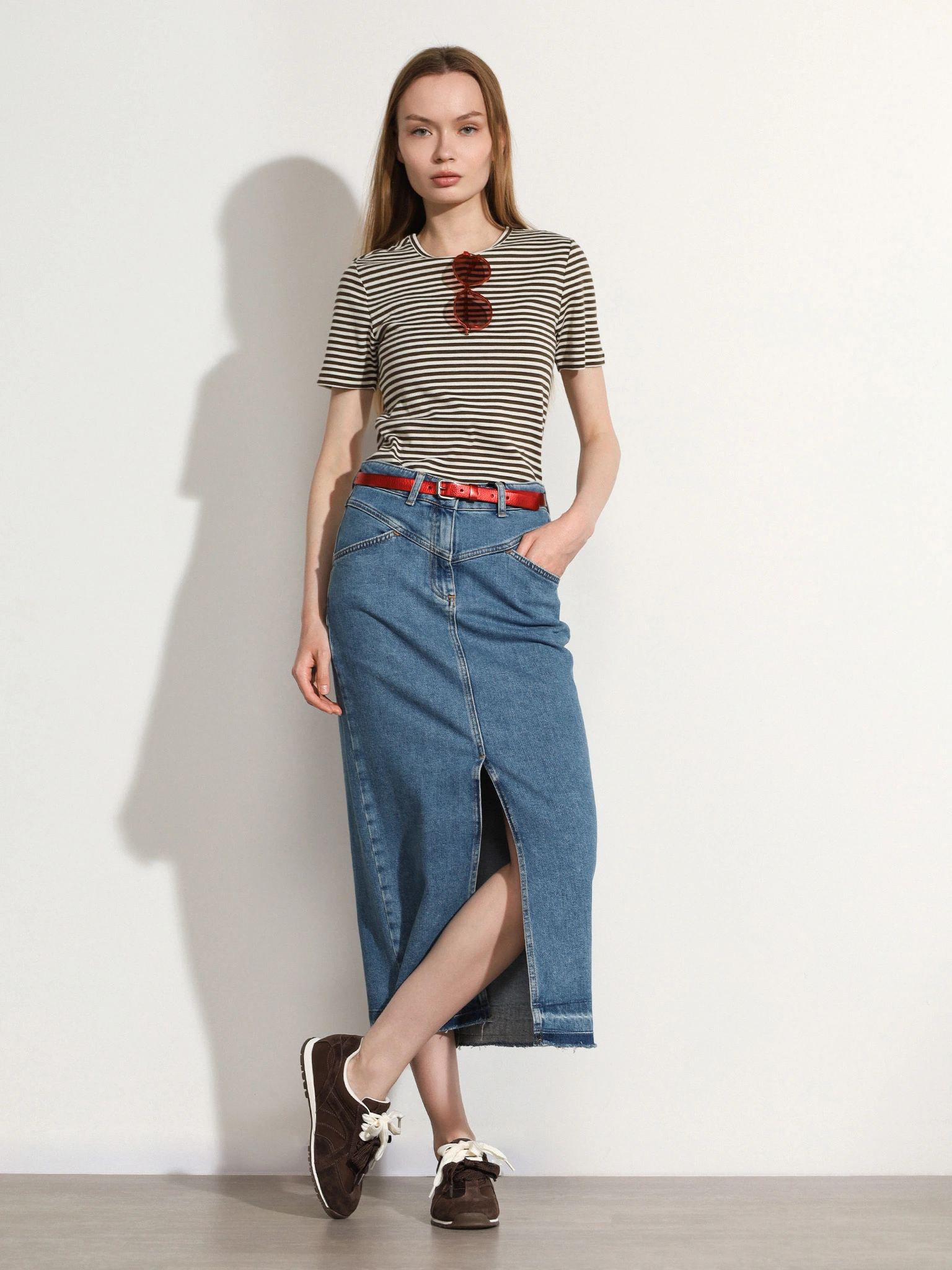 Футболка в коричневую полоску из смесового хлопка